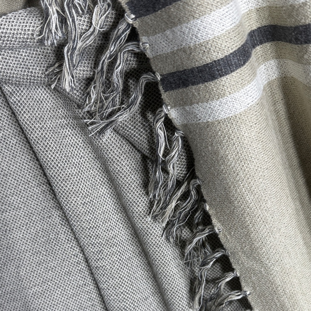 Roots Fringe Shawl Wrap One Size Leaf Detail Neutral Striped Like New Blanket - Picture 6 of 9